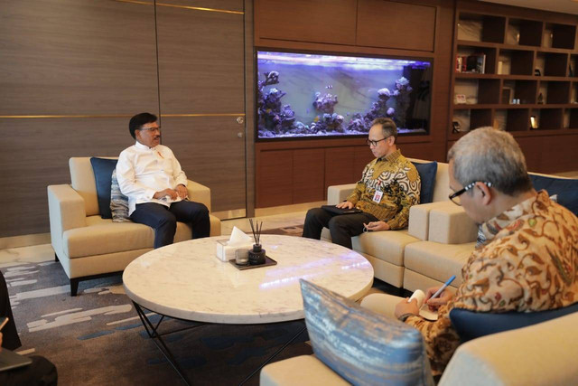 Otoritas Jasa Keuangan (OJK) dan Kominfo perkuat sinergi pelayanan dan perlindungan masyarakat di ruang digital. Foto: OJK