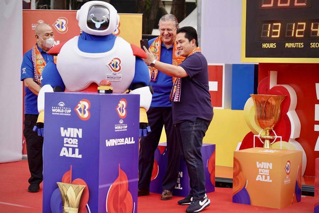 Peluncuran hitung mundur satu tahun menuju Piala Dunia FIBA 2023 di Bundaran HI, Jakarta, Minggu (28/8). Foto: Dok. Istimewa