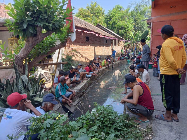 suasana mancing gratis di mojorejo etan (Sumber : Achmad Syaifudin)