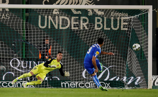 Espanyol Joselu mencetak gol pertama mereka saat hadapi Real Madrid di Stadion RCDE, Cornella de Llobregat, Spanyol, Minggu (28/8/2022). Foto: Pedro Nunes/REUTERS
