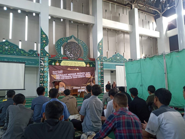 Kegiatan seminar Ahlan 2022 di Bale Aweuhan Masjid Raya Unpad. Sumber: Pribadi