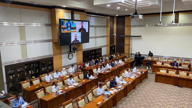Rapat Kerja Komisi III DPR RI bersama PSSI, Menpora RI, dan Menkumham RI di Gedung DPR RI, Senayan, Jakarta, Senin (29/8). Foto: Soni Insan Bagus/kumparan