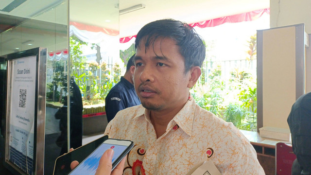 Ketua Divisi Teknis Penyelenggaraan Pemilu KPU RI Idham Holik di Kantor Bawaslu RI. Foto: Aprilandika Pratama/kumparan