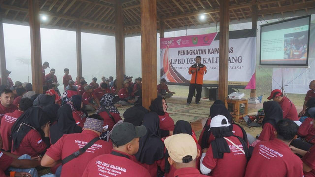Lembaga Penanggulangan Bencana Desa (LPBD) Kaliurang kerja sama Disaster Management Center (DMC) Dompet Dhuafa mengadakan peningkatan kapasitas tanggap darurat bencana erupsi Gunung Merapi di Taman Ledok Sari (TALESA), Dusun Bendorejo, Desa Balerante, Kecamatan Kemalang, Kabupaten Klaten, Jawa Tengah (28/08/2022)