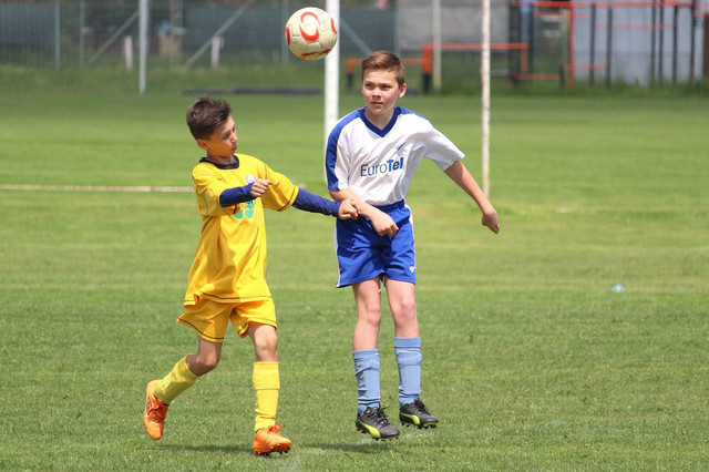 Ilustrasi menghentikan bola yang melambung. Foto: Pixabay