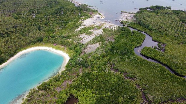 Pulau Pastabulu, Kecamatan Mangoli Utara, Kabupaten Kepulauan Sula, Maluku Utara, terlihat dari udara. Foto: GENPI