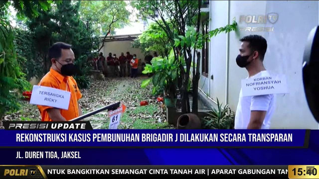 Rekonstruksi di rumah dinas Irjen Ferdy Sambo di Duren Tiga, Jakarta Selatan (30/8/2022).
 Foto: Youtube/Polri TV