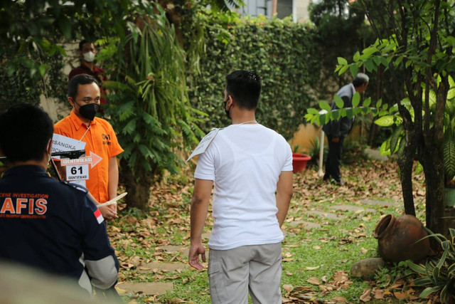 Suasana rekonstruksi pembunuhan berencana Brigadir Yosua di rumah dinas Ferdy Sambo, di Jalan Duren Tiga Barat, Jakarta Selatan, Selasa (30/8/2022). Foto: Aditia Noviansyah/kumparan