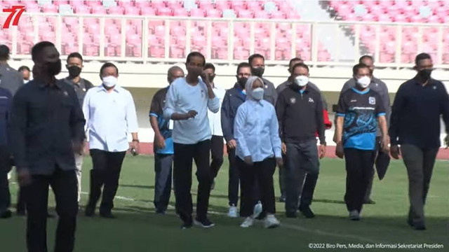 Presiden Jokowi di acara Peluncuran Papua Football Academy di Stadion Lukas Enembe, Kabupaten Jayapura, Rabu (31/8/2022). Foto: Youtube/Sekretariat Presiden