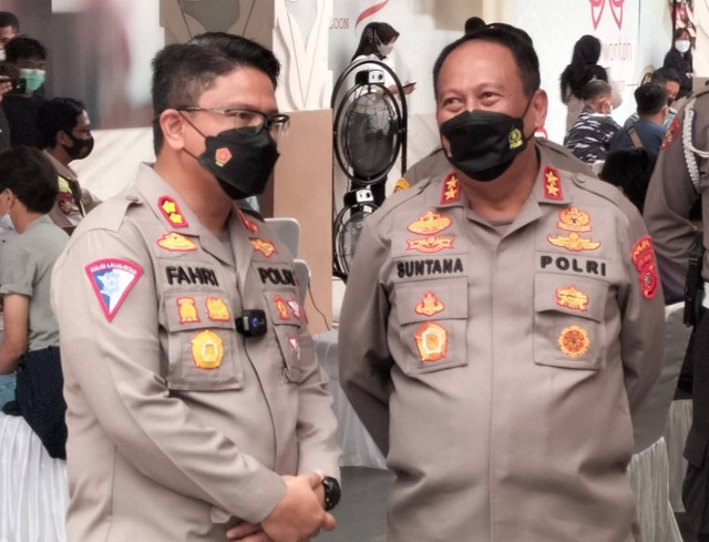 Kapolda Jabar Irjen Pol. Suntana (kanan) dan Kapolres Cirebon Kota AKBP M. Fahri Siregar.(Juan)