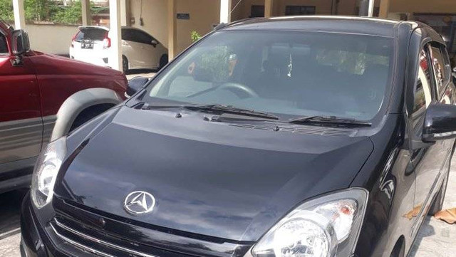 Mobil taksi online yang dibegal oleh seorang pemuda berhasil diamankan Polsek Godean.
 Foto: Polsek Godean