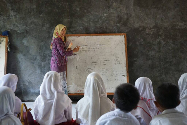 Beberapa waktu telah berlalu, kini proses renovasi total sekolah di Kampung Kamancing sudah mencapai 80%. Menurut Kholil (39) Ketua RT 01/13 yang ikut langsung dalam pengerjaan sekolah tersebut menjelaskan, proses pembangunan akan rampung pada akhir Agustus bulan ini dan dapat dipergunakan dengan sepenuhnya. Tinggal satu kelas lagi yang sedang dalam proses penyelesaian dan sedang dipercepat. (Senin, 29/08/2022)