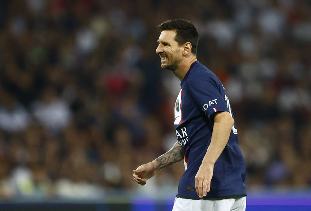 Ekspresi pemain Paris St Germain Lionel Messi saat melawan Toulouse pada pertandingan Liga Prancis di Stadium Municipal de Toulouse, Toulouse. Foto: Stephane Mahe/Reuters