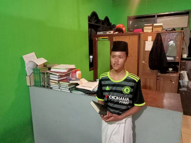 Ahmad Zakaria, mantan anak jalanan yang kini menjadi santri. Foto: Irham Thoriq.