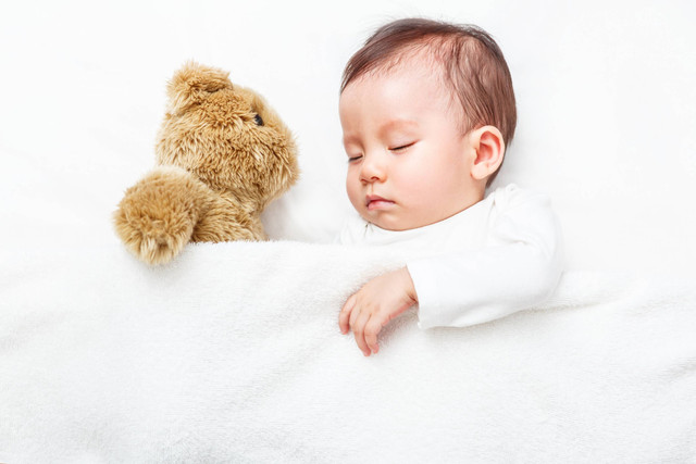 Ilustrasi bayi tidur pakai selimut. Foto: Shutterstock