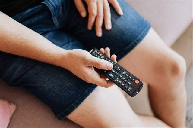 Ilustrasi kode remot TV Toshiba tabung dan LED. Foto: Karolina Grabowska/Pexels