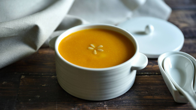 Resep bubur labu kuning dan nasi merah untuk MPASI bayi. Foto: ongsimi/Shutterstock