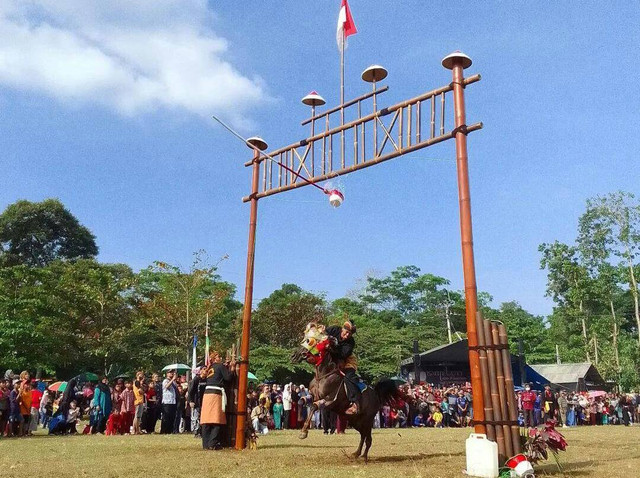 Pemerintah Kabupaten Kuningan, Jawa Barat, kembali mengadakan Tradisi Saptonan dalam peringatan Hari Jadi ke-524 Kuningan. (Andri)