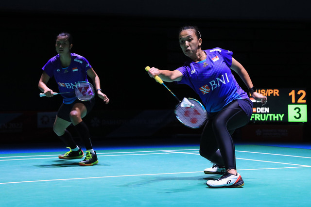 Ganda putri Indonesia, Febriana Kusuma/Amalia Pratiwi, melawan Maiken Fruergaard/Sara Thygesen di babak 16 besar Japan Open 2022 di Maruzen Intec Arena, Osaka, Jepang, Kamis (1/9). Foto: Dok. PBSI