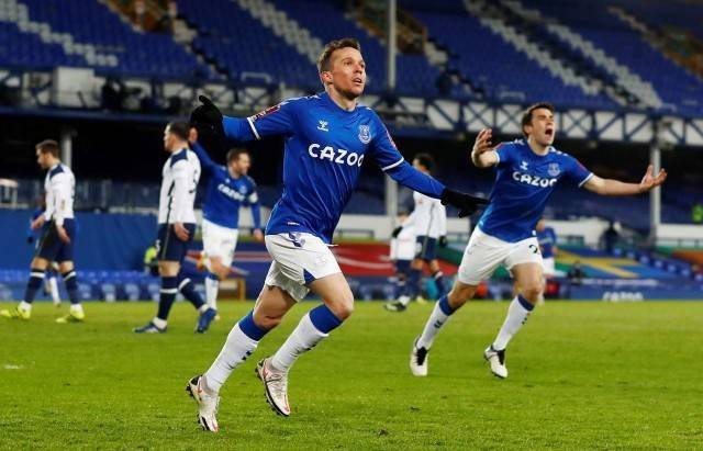 Selebrasi pemain Everton saat melawan Tottenham Hotspur di Goodison Park, Liverpool, Inggris. Foto: Jason Cairnduff/Reuters