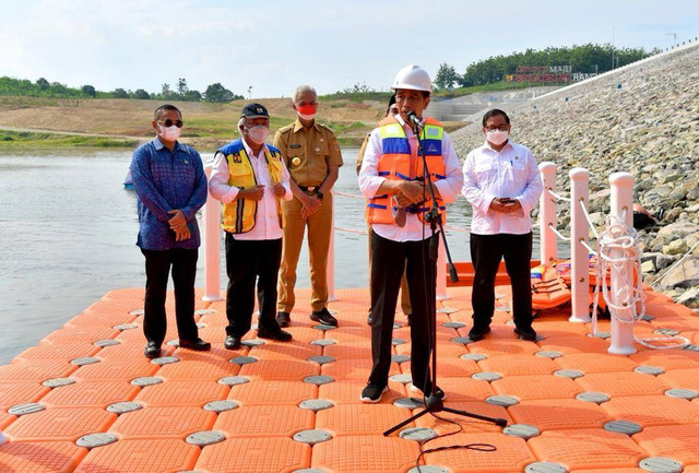 Presiden Joko Widodo meresmikan Bendungan Randugunting di Kabupaten Blora, Provinsi Jawa Tengah, pada Rabu, 5 Januari 2022. Foto: Dok. Setneg