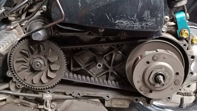 Proses Pembongkaran CVT Motor Honda BeAT. Foto: Rizki Fajar Novanto/kumparan