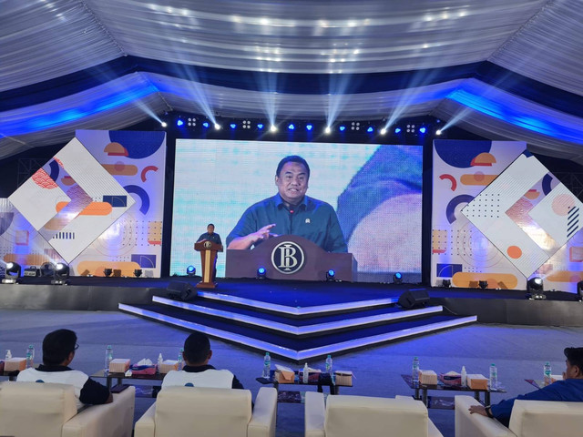 Wakil Ketua DPR RI Bidang Korinbang, Rachmat Gobel, membuka Festival Kuliner Ikan Tuna di lapangan, Ippot, Tapa, Bone Bolango, Gorontalo, Sabtu (3/9/2022) Foto: Dok. Istimewa