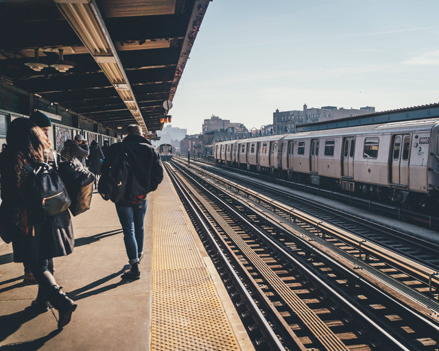 Stasiun Terdekat dari UPN Veteran Jakarta, Foto: Unsplash/Nicyck.