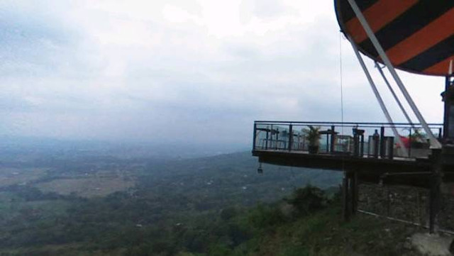 Salah satu sudut obelix hills on tempat makan di sekitar obelix hills yang murah dan enak, photo: google street view	