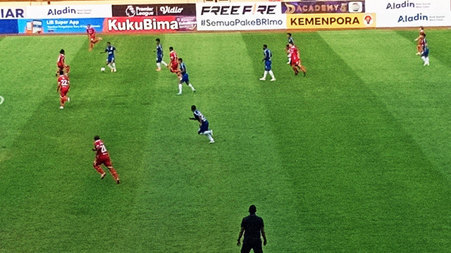 Pertandingan Persis Solo versus PSIS Semarang di Stadion Manahan Solo, Sabtu (03/09/2022). FOTO: Agung Santoso