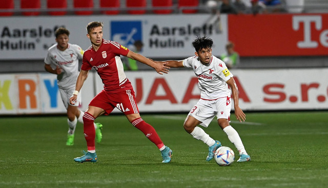 Witan Sulaeman (kanan) saat membela AS Trencin. Foto: Dok AS Trencin