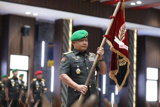 KSAD Jenderal Dudung pimpin sertijab 7 pejabat baru TNI AD, Minggu (4/9/2022). Foto: Dok. TNI AD