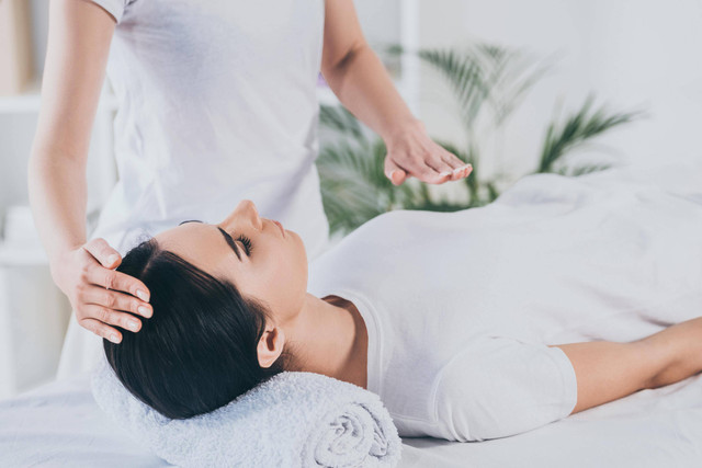 Ilustrasi terapi reiki dari Jepang. Foto: Shutterstock
