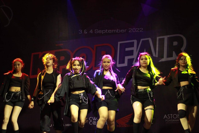 Penampilan peserta K-Pop dance competition tadi malam di Gaia Mall. Foto: Arfa.