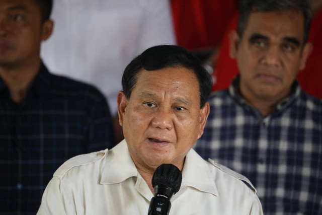 Ketua Umum Gerindra Prabowo Subianto memberikan keterangan pers usai melakukan pertemuan dengan Ketua DPP PDIP Puan Maharani di Hambalang, Bogor, Minggu (4/9). Foto: Aditia Noviansyah/kumparan