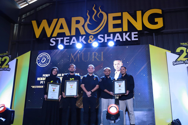 Waroeng Steak & Shake meraih rekor MURI sebagai Restoran Steak Halal dengan Outlet Terbanyak. Foto: dok. Waroeng Steak & Shake
