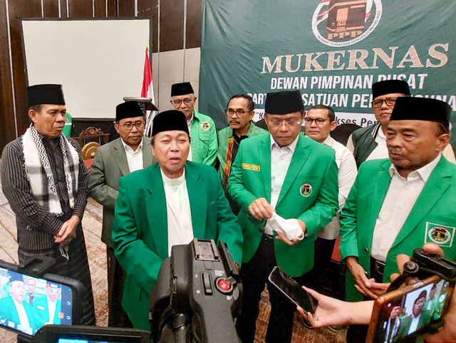Mukernas PPP di Ballroom Swiss-Belinn, Serang, Banten, Minggu (4/9/2022)-Senin (5/9/2022), menentukan Muhammad Mardiono [membawa masker] sebagai Plt Ketum PPP, pengganti Suharso Monoarfa. Foto: Dok. Istimewa