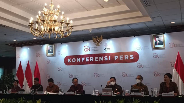 Dewan Komisioner Otoritas Jasa Keuangan (DK OJK) mengadakan Rapat Dewan Komisioner Bulanan (RDKB) OJK Agustus.  Foto: Ghinaa Rahmatika/kumparan