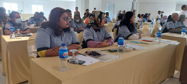 Tampak para peserta sosialisasi tengah mengikuti sosialisasi yang sedang berlangsung.
