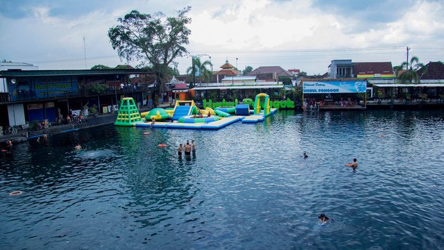 Taman wisata air Umbul Ponggok di Klaten. Foto: Anwar sadad/Shutterstock