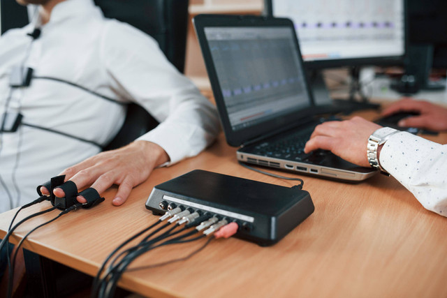 Ilustrasi lie detector atau pendeteksi kebohongan. Foto: Shutterstock