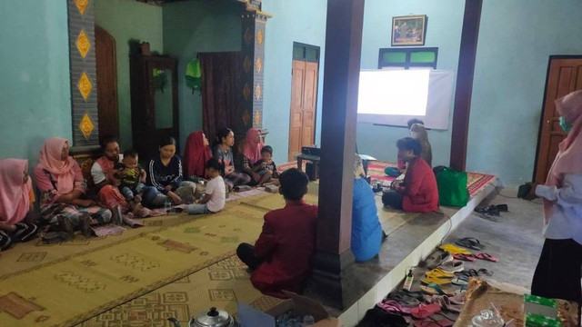 Dokumentasi Pribadi- Kegiatan Sosialisasi Lingkungan Sehat di rumah Kepala Dukuh Sangup Boyolali