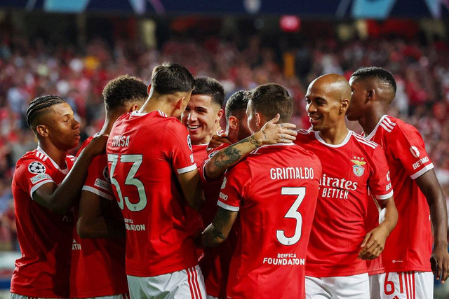 SL Benfica merayakan kemenangan atas klub Israel, Maccabi Haifa, dalam laga perdana Liga Champions 2022/23 pada Rabu (7/9) dini hari WIB. Foto: Twitter/@slbenfica_en