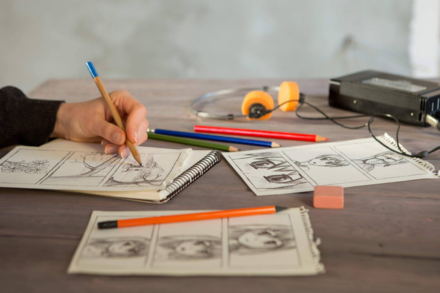 Ilustrasi menggambar komik atau manga. Foto: Shutterstock