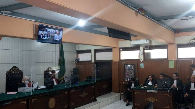 Suasana pelaksanaan sidang pembacaan putusan kasus kekerasan seksual dengan terdakwa JE, di Pengadilan Negeri (PN) Malang, di Kota Malang, Jawa Timur, Rabu (7/9/2022). Foto: Vicki Febrianto/ANTARA