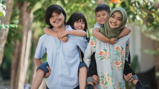 Ilustrasi keluarga dua anak. Foto: Odua Images/Shutterstock