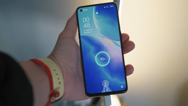 Ilustrasi HP OPPO. Foto: Unsplash.com