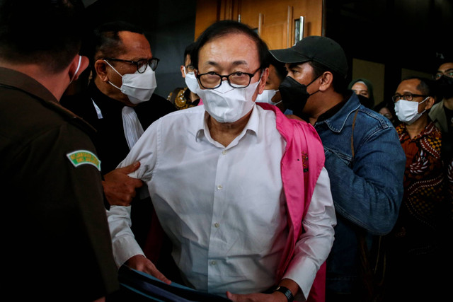 Terdakwa kasus dugaan korupsi dalam kegiatan usaha perkebunan kelapa sawit dan tindak pidana pencucian uang (TPPU) Surya Darmadi usai menjalani sidang dakwaan di Pengadilan Tipikor, Jakarta, Kamis (8/9/2022). Foto: Rivan Awal Lingga/ANTARA FOTO