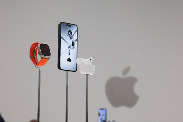 Produk yang baru dipamerkan pada Apple Event "Far Out" di kantor pusat Apple, Cupertino, California, Amerika Serikat, Rabu (7/9/2022). Foto: Carlos Barria/Reuters