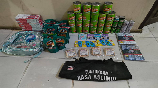Barang yang dicuri kakek dan cucunya di toko retal di Pekanbaru (Dok Polsek Tenayan Raya)